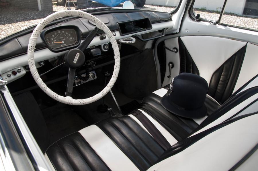 Интерьер Subaru 360 Police Car 1970 года  (фото 34 из 39)